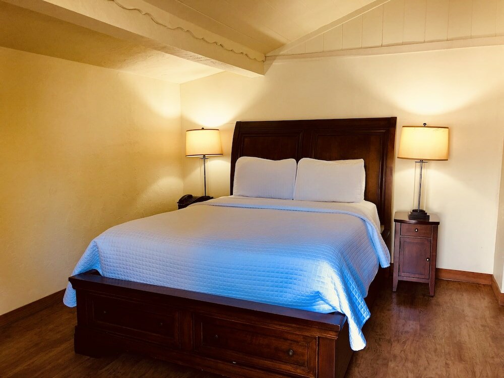 Фото Carmel Resort Inn