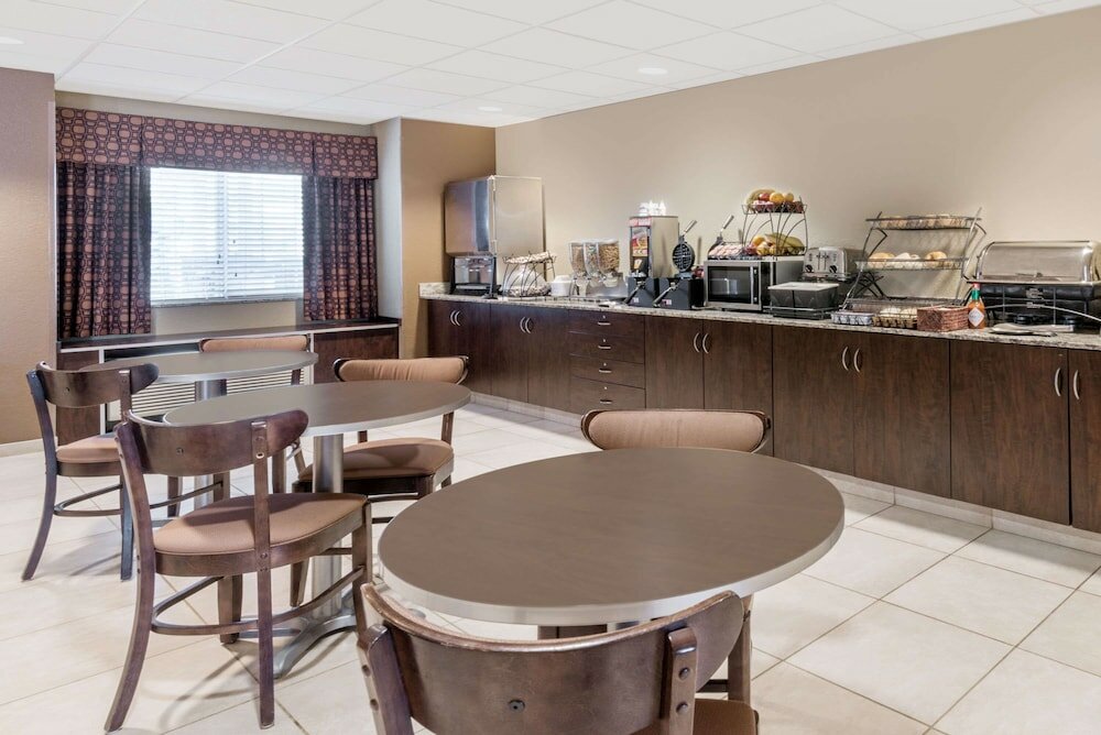 Фото Microtel Inn & Suites by Wyndham Dickinson