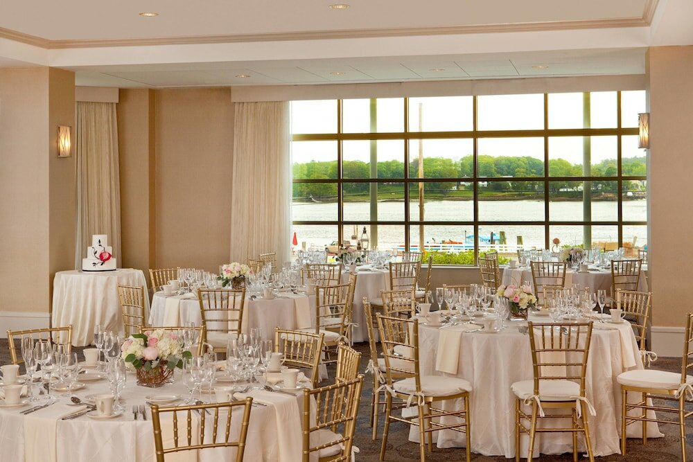 Фото Sheraton Portsmouth Harborside Hotel