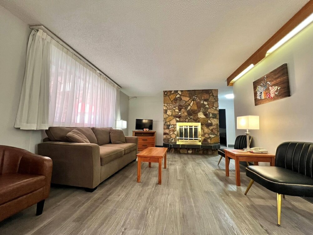 Фото Econo Lodge Motel Village