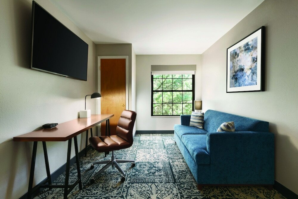 Фото Four Points by Sheraton Raleigh Arena