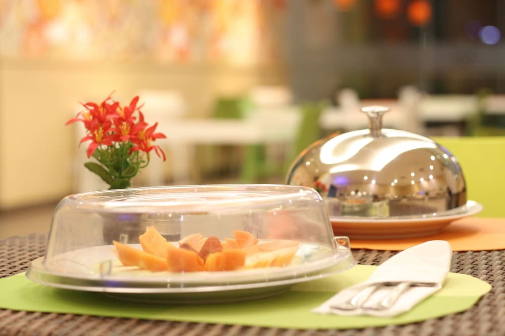 Фото Zest Jemursari by Swiss-Belhotel International