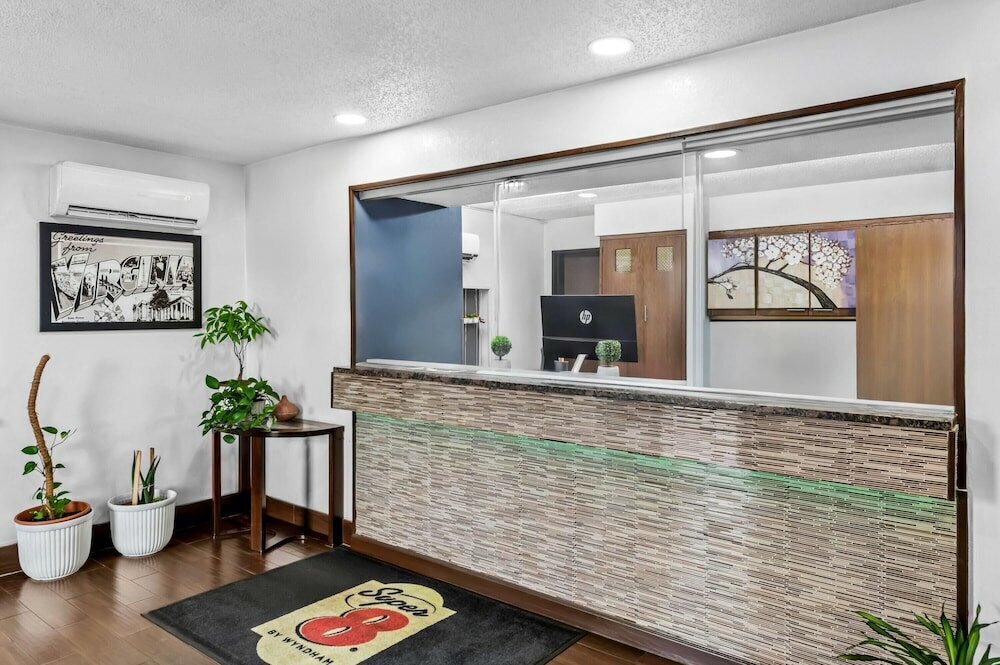 Фото Super 8 by Wyndham Franklin