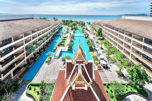 Гостиница The Heritage Pattaya Beachfront Resort в Паттайе