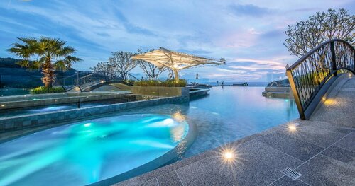 Гостиница Crest Resort & Pool Villas в Провинции Пхукет