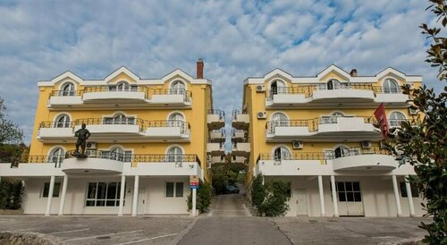 Гостиница Hotel Crnogorska Kuca в Подгорице