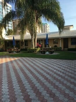 Гостиница Sea Steps Suites в Помпано Бич