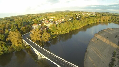 Гостиница Le Pont de la Loire в Мулене