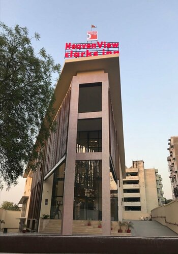 Гостиница Heaven View Clarks Inn в Канпуре