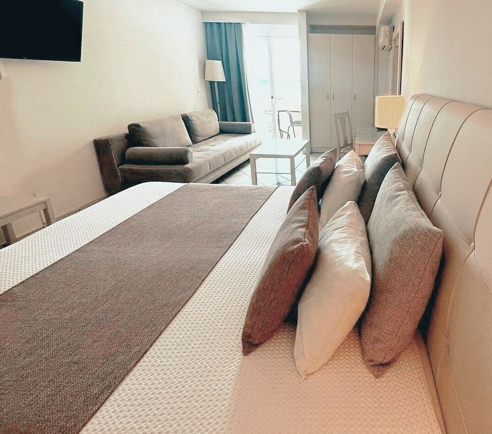 Faedra Beach Hotel - 14