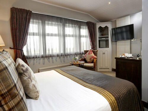 Гостиница Pennine Manor Hotel в Галифаксе