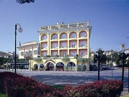 Гостиница Hotel Vittorio в Дезенцано-дель-Гарда