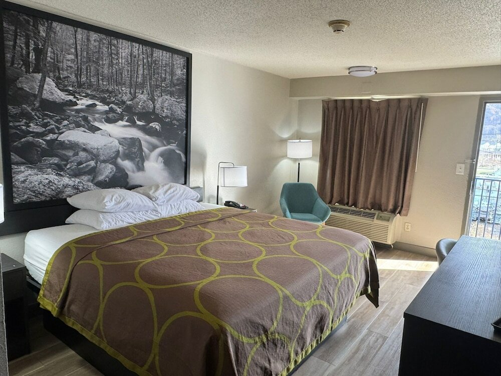 Фото Super 8 by Wyndham Charleston Wv