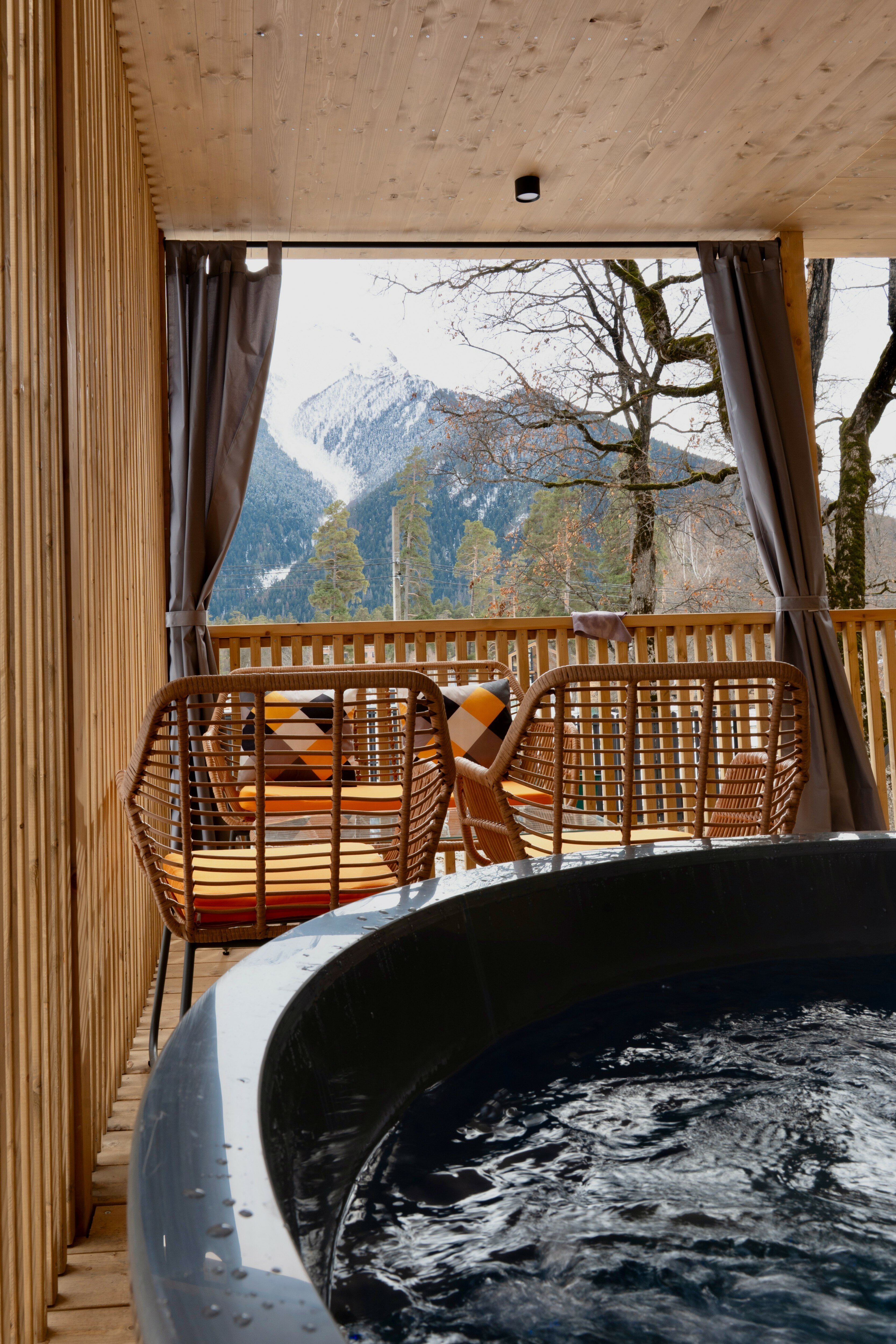 Фото Hugge в горах