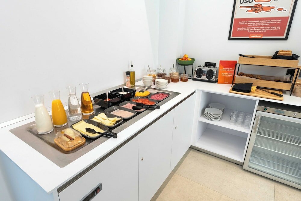 Фото EasyHotel Madrid Alcala