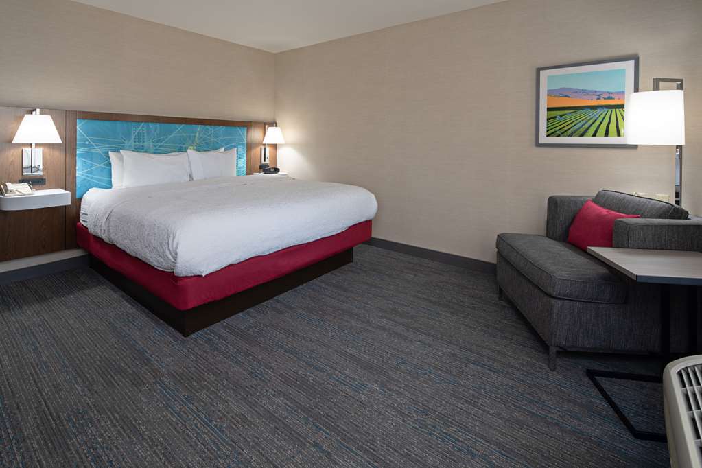 Фото Hampton Inn Visalia