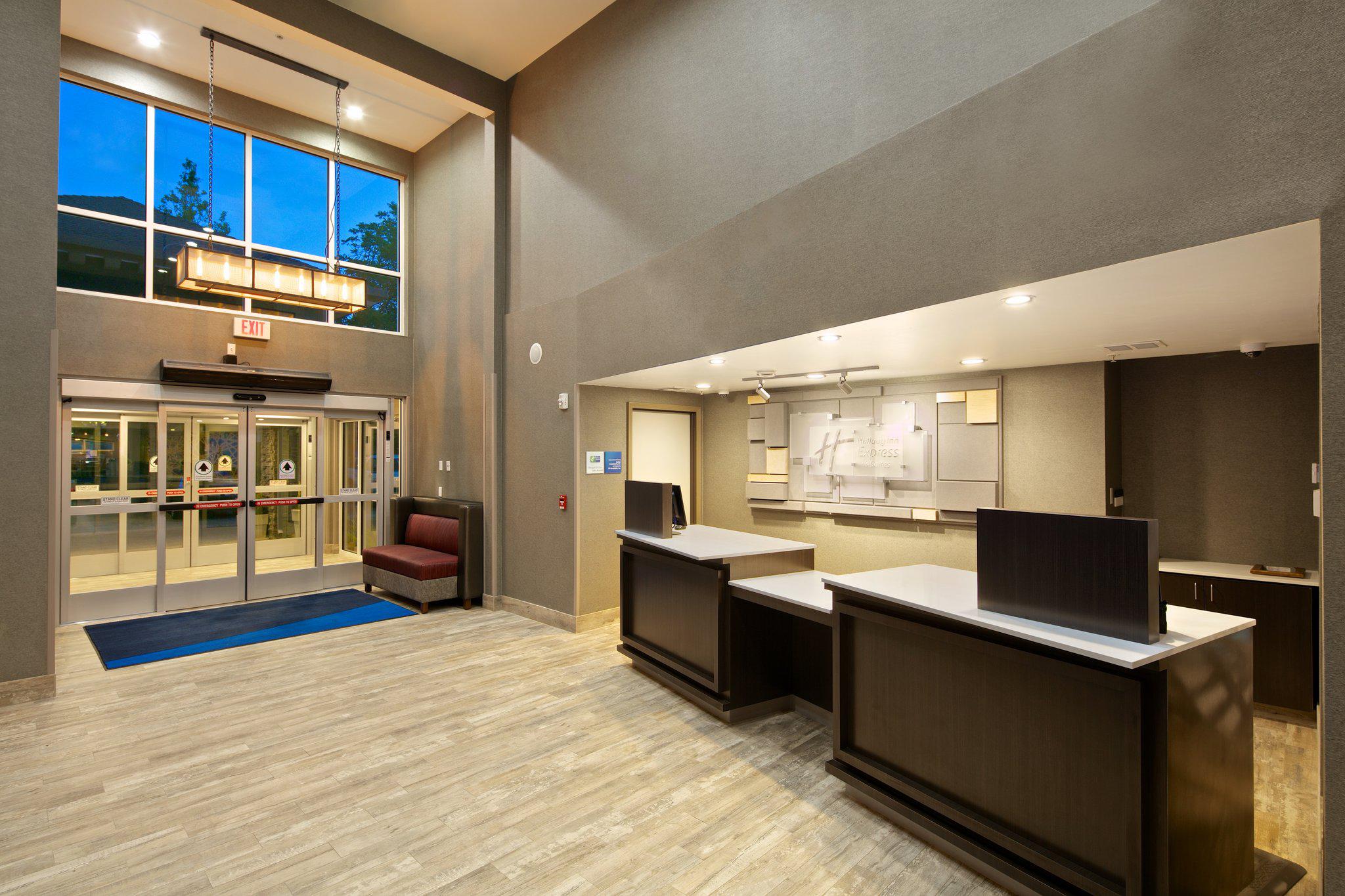 Фото Holiday Inn Express & Suites Paso Robles, an Ihg Hotel