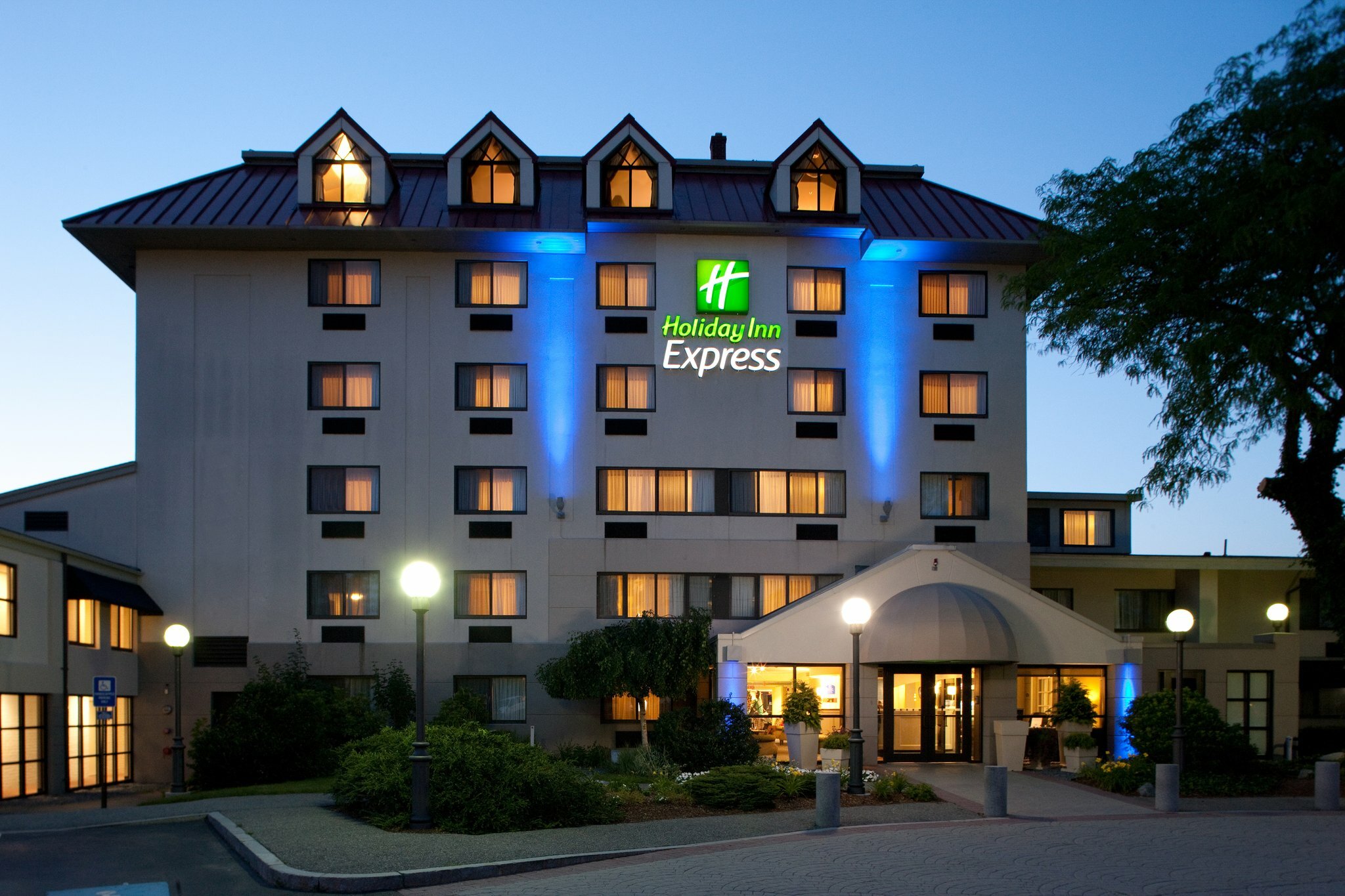 Фото Holiday Inn Express Boston - Waltham, an Ihg Hotel