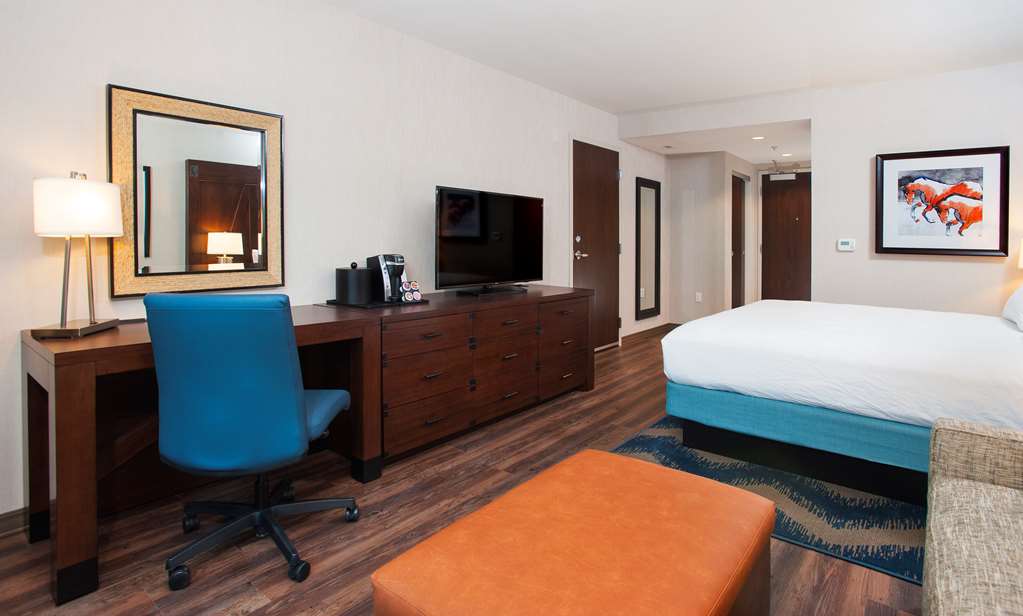 Фото Hilton Garden Inn Burbank Los Angeles