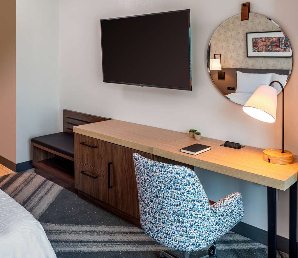 Фото Hilton Garden Inn Austin University Capitol District