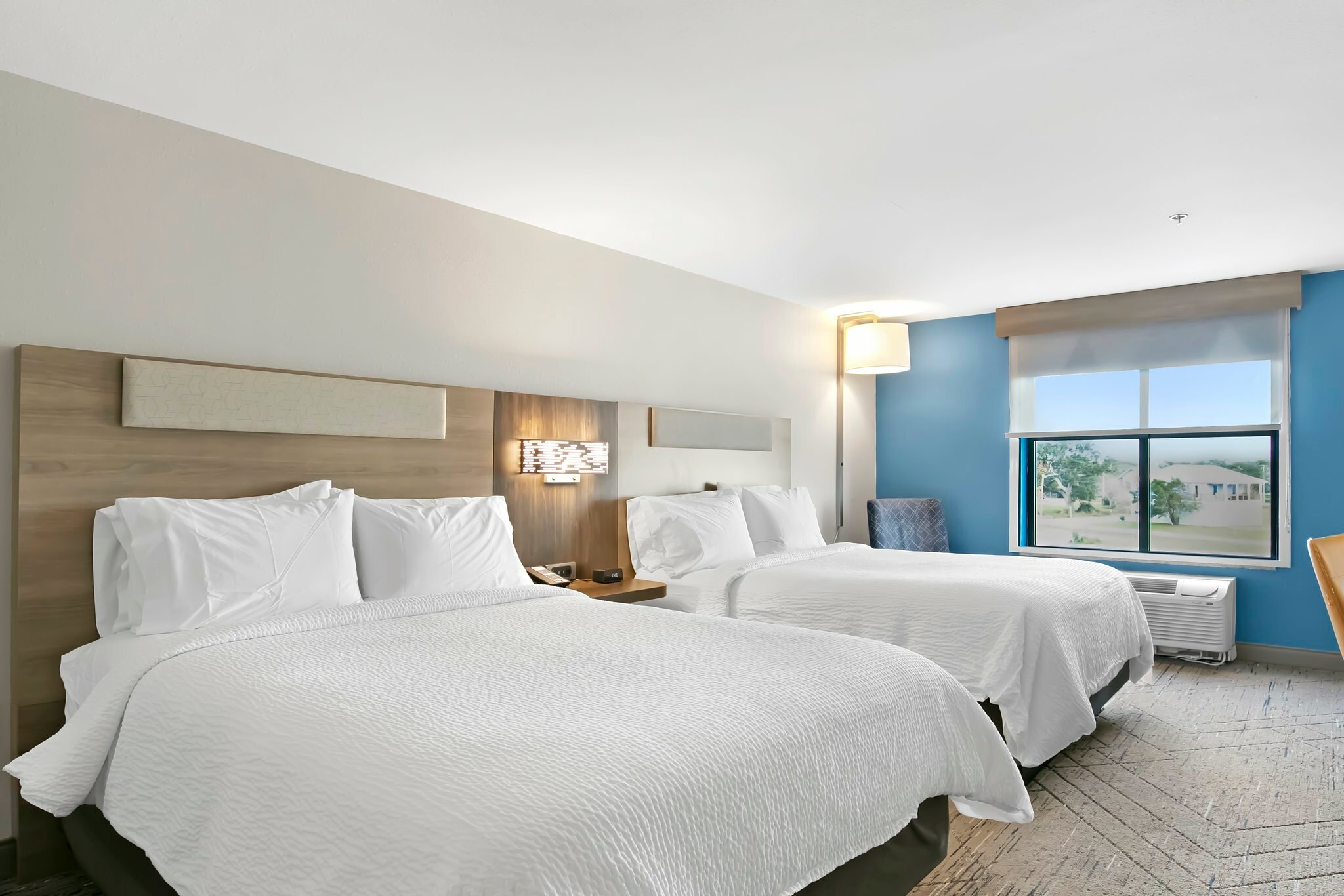 Фото Holiday Inn Express Gulfport Beach, an Ihg Hotel