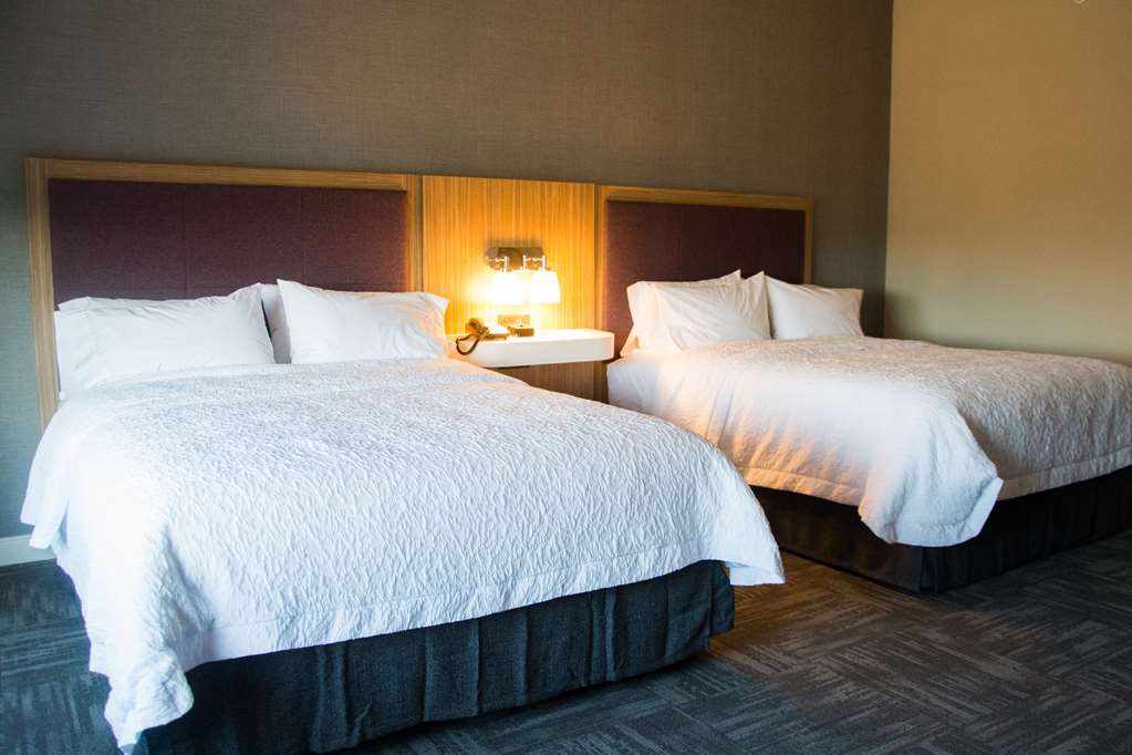 Фото Hampton Inn & Suites by Hilton Warrington Horsham