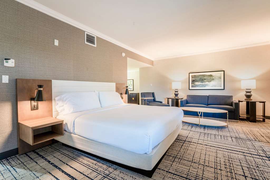 Фото DoubleTree by Hilton South Charlotte Tyvola
