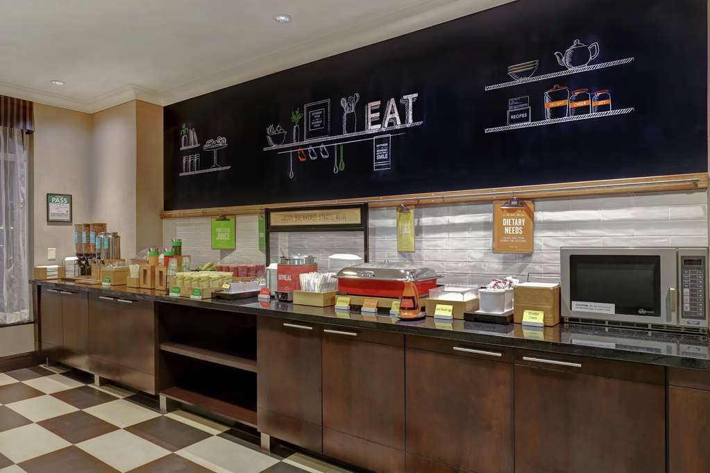 Фото Hampton Inn by Hilton Toronto Airport Corporate Centre