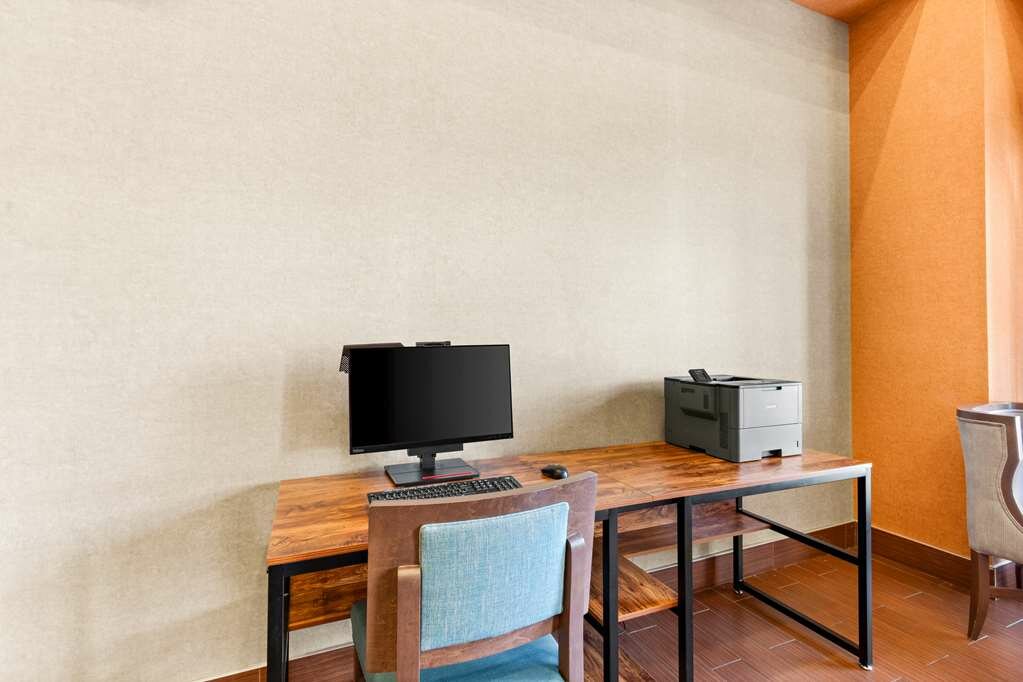 Фото Hampton Inn & Suites Phoenix-Goodyear