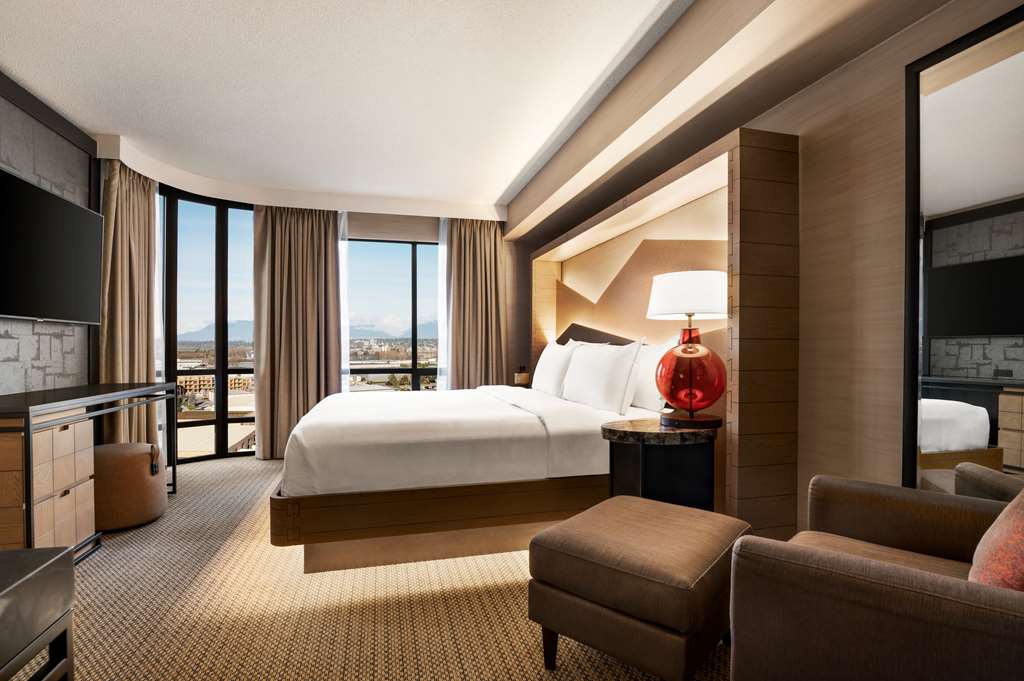 Фото Hilton Vancouver Airport