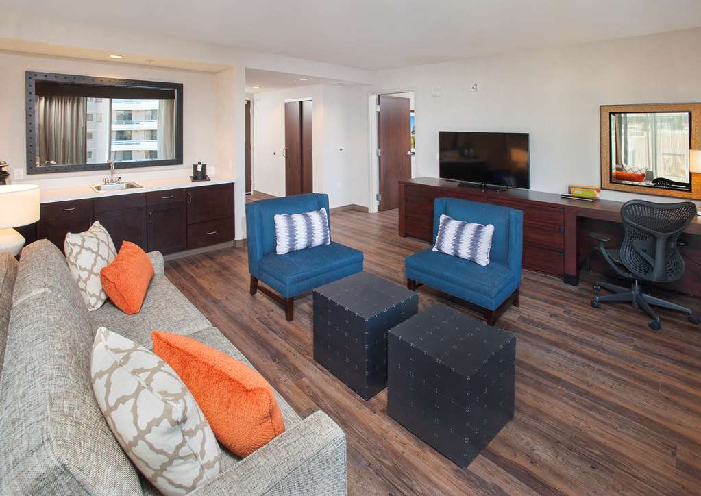 Фото Hilton Garden Inn Burbank Los Angeles