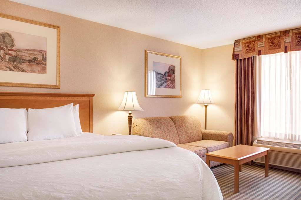 Фото Hampton Inn & Suites Addison