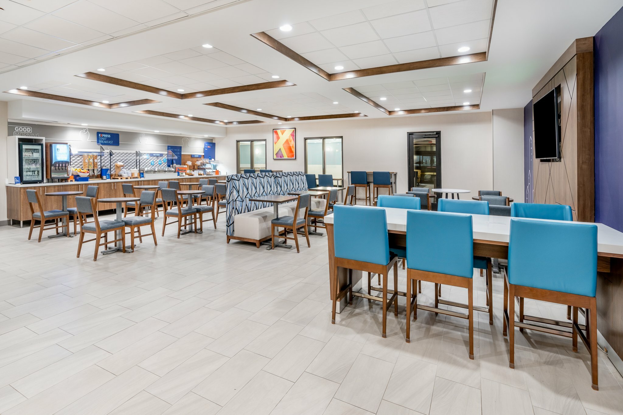 Фото Holiday Inn Express Hotel & Suites - Cheyenne, an Ihg Hotel