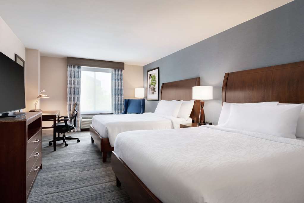 Фото Hilton Garden Inn Stony Brook