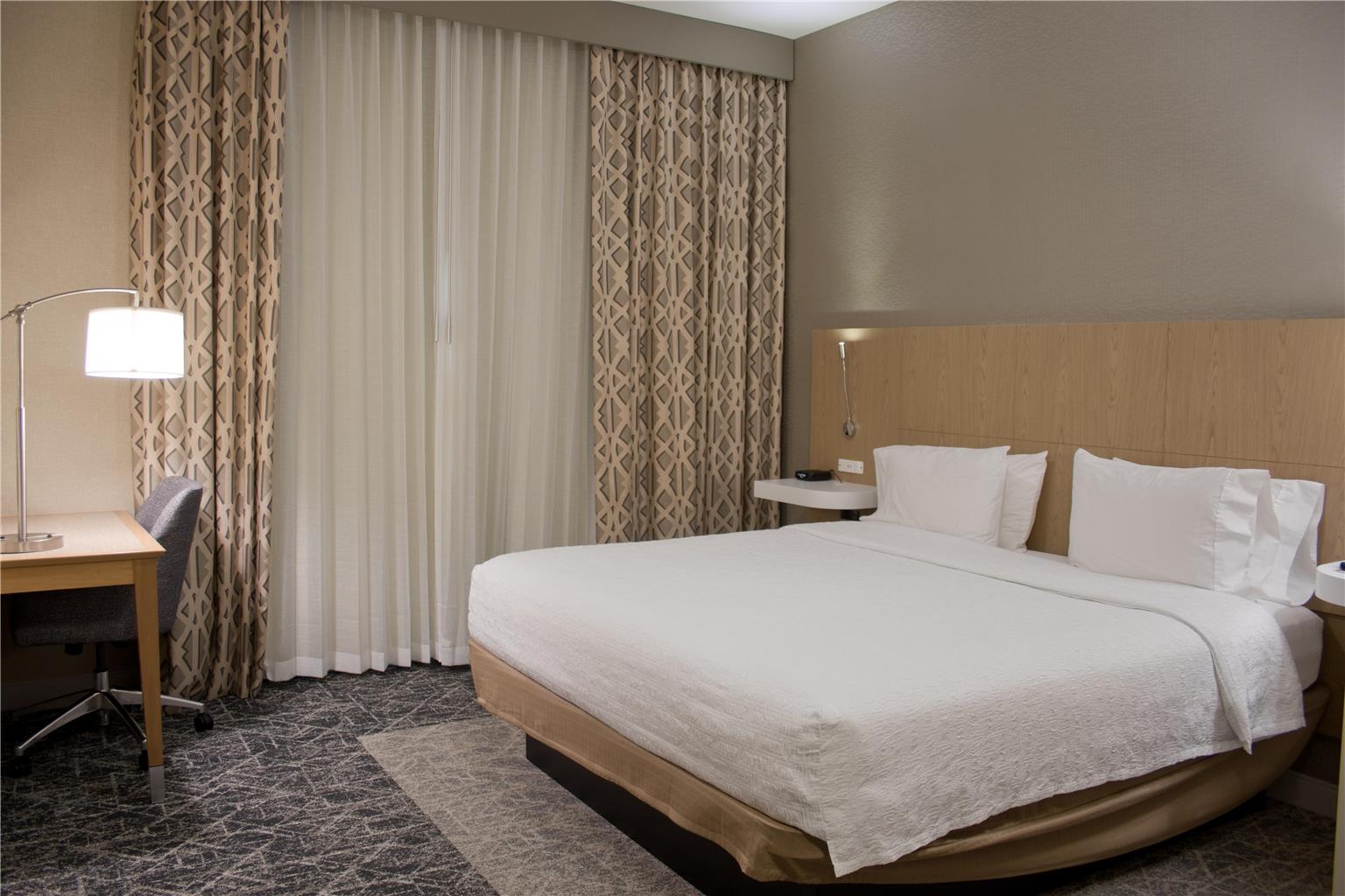Фото Hampton Inn & Suites Denver-Speer Boulevard