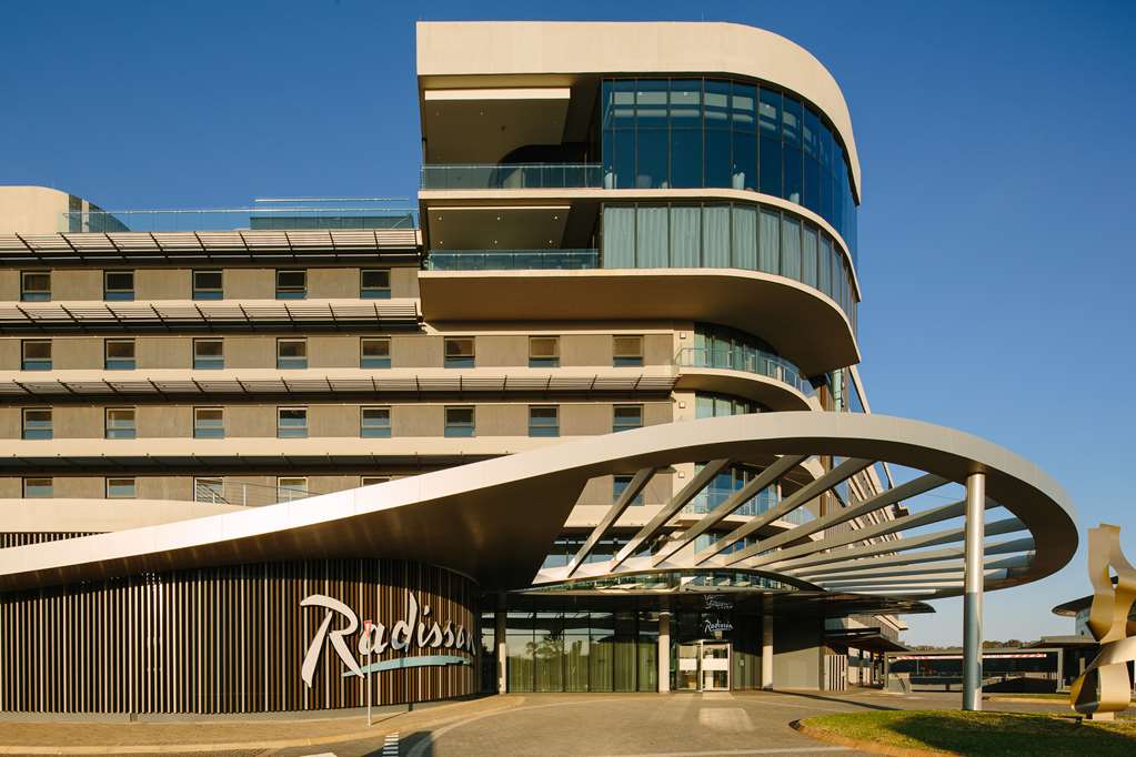 Фото Radisson Hotel & Convention Centre, Johannesburg, O.R. Tambo Airport