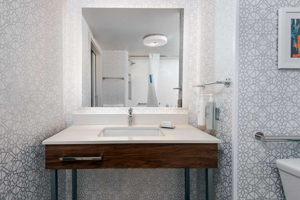 Фото Hampton Inn & Suites Charlottesville At The University