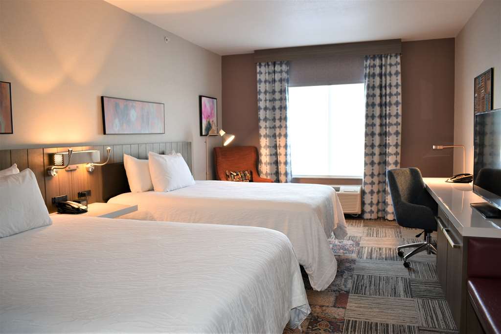 Фото Hilton Garden Inn Oconomowoc