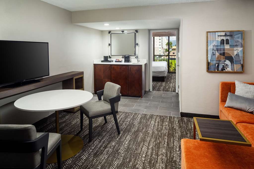 Фото Embassy Suites by Hilton Orlando North