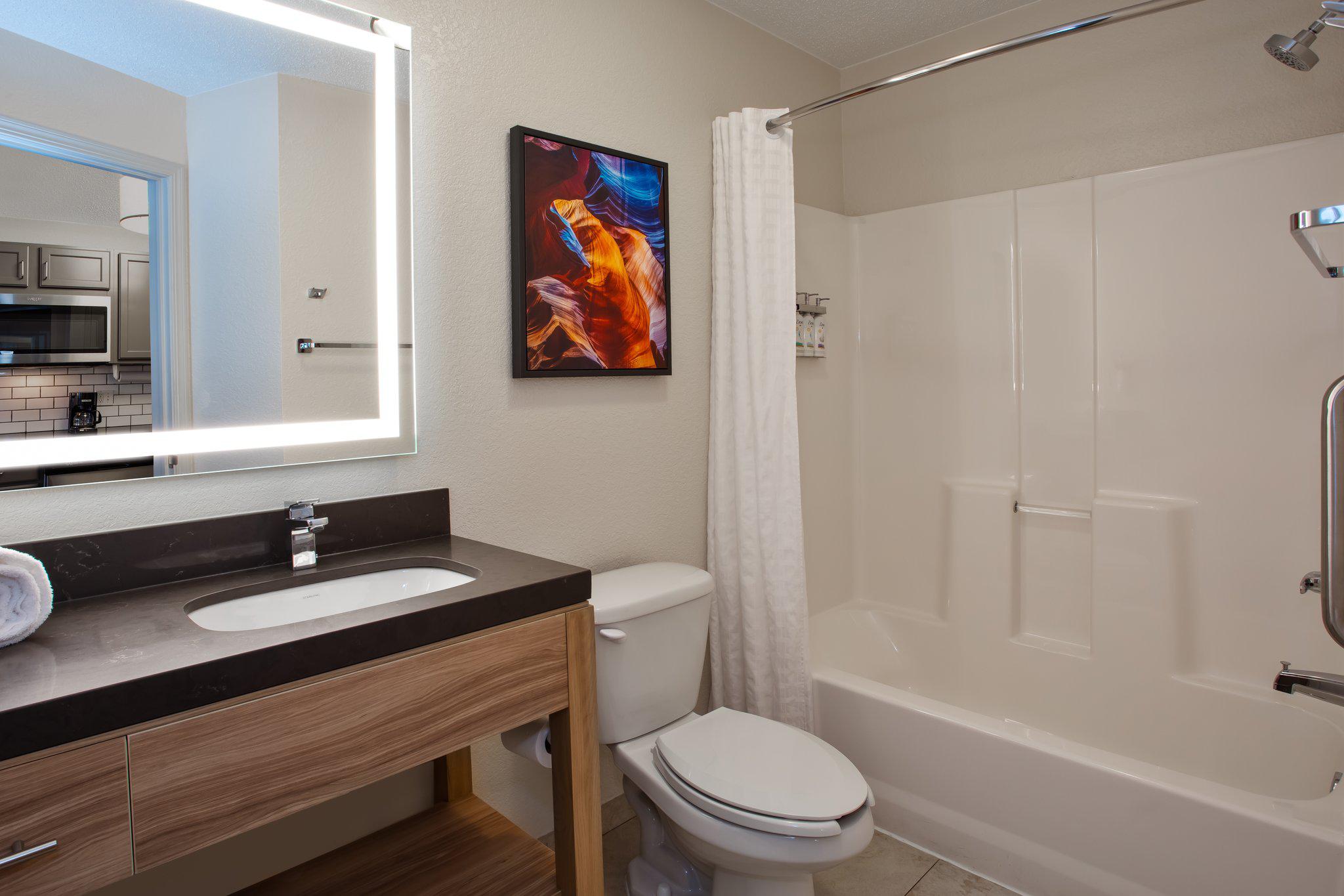 Фото Candlewood Suites Kenosha, an Ihg Hotel