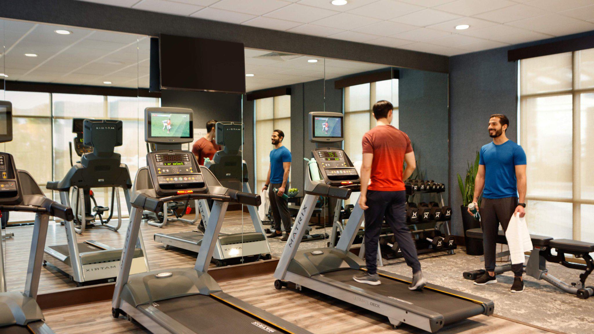Фото Holiday Inn & Suites Makati, an Ihg Hotel