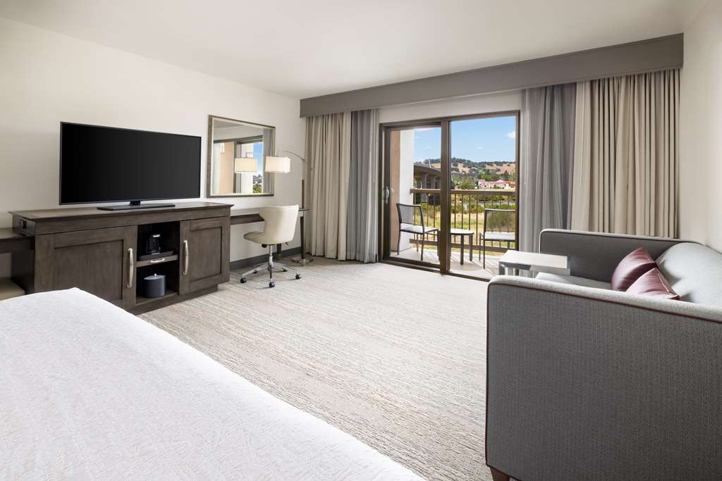 Фото Hampton Inn & Suites Napa