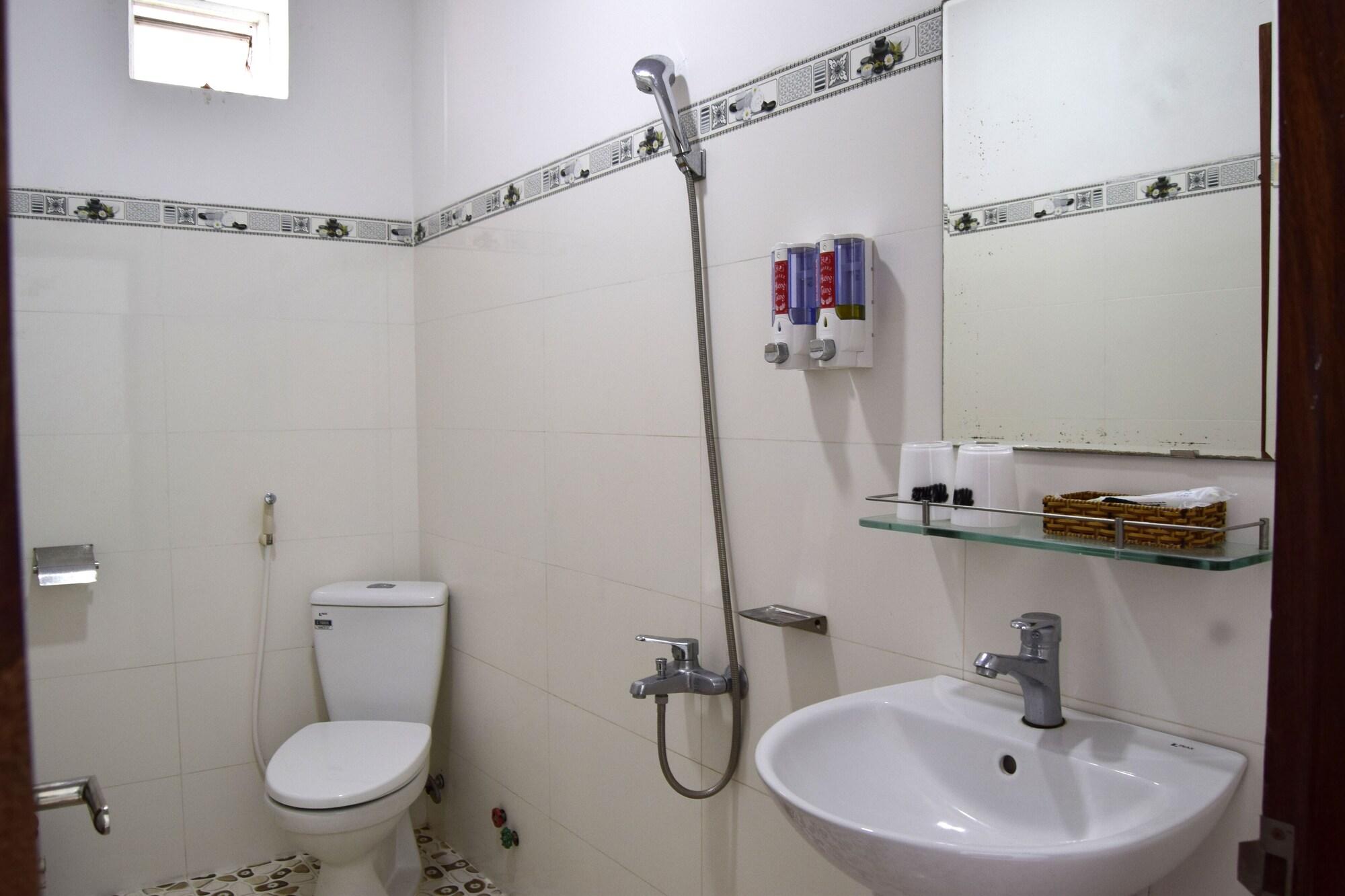 Фото Khach San Huong Giang