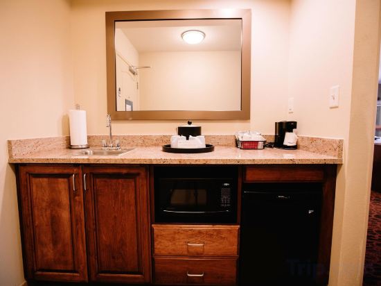 Фото Hampton Inn & Suites Minot Airport, Nd