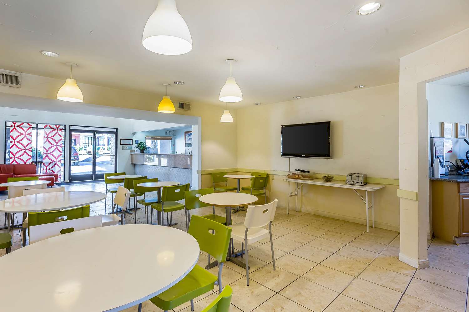 Фото Rodeway Inn Magic Mountain Area