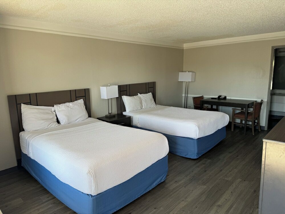 Фото Days Inn by Wyndham Georgetown