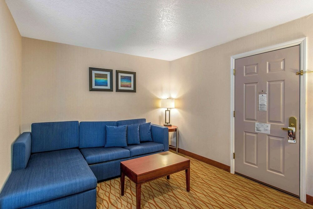 Фото Comfort Inn Mount Shasta Area