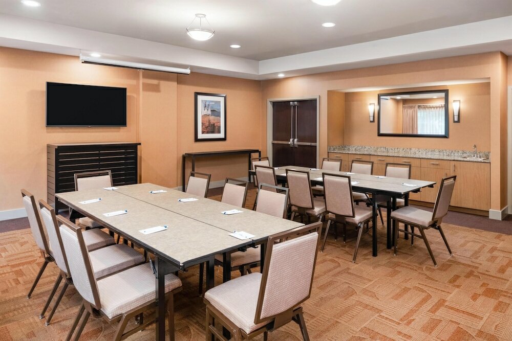 Фото Silver Cloud Hotel Bellevue Eastgate