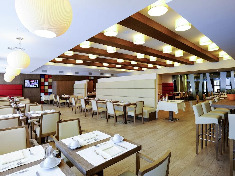 Фото Mövenpick Hotel Sarajevo