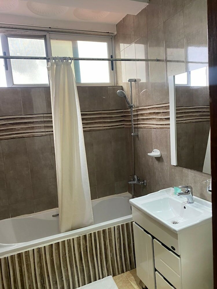 Фото Airport West Hotel